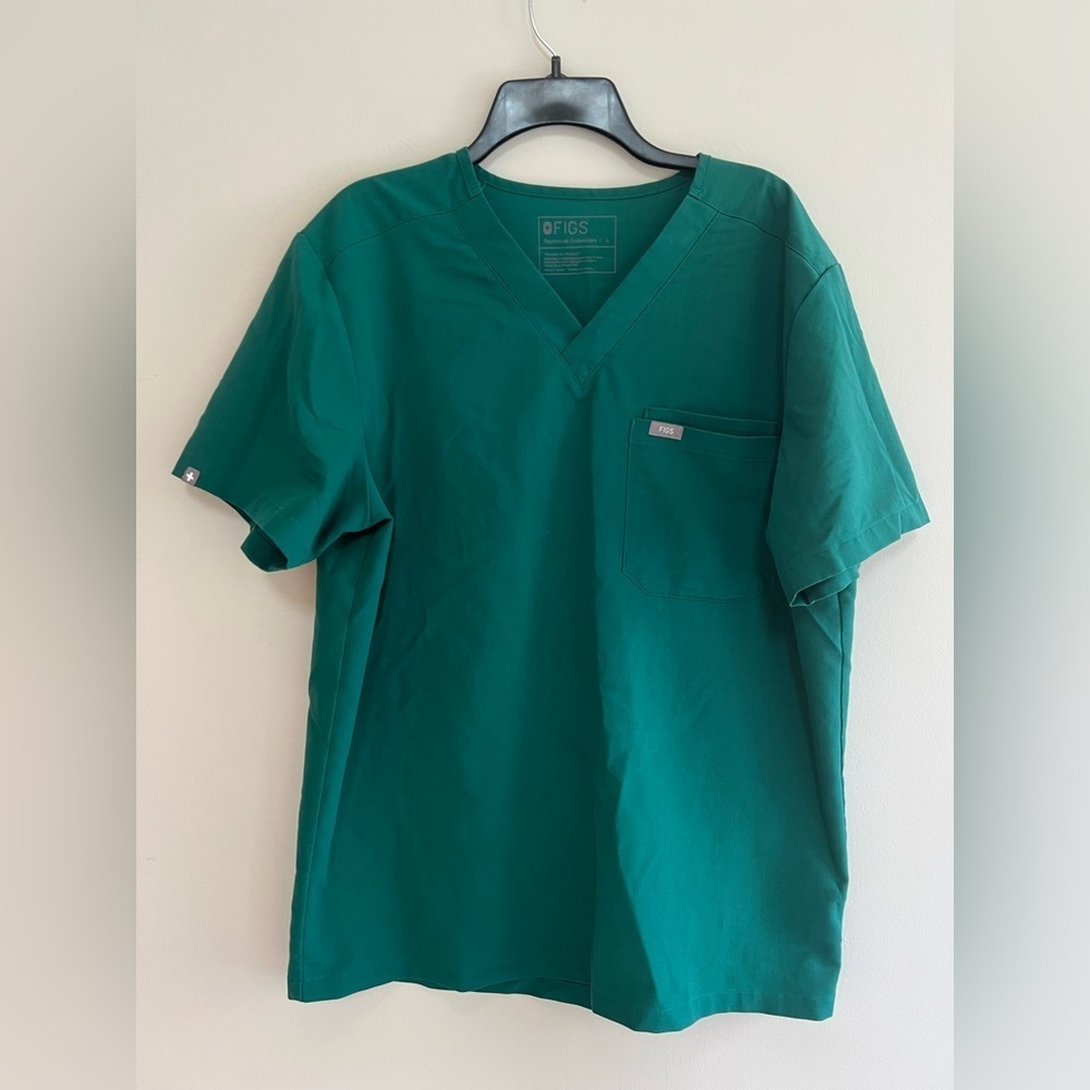Figs Men's Short Sleeve Scrub Top in Hunter Green